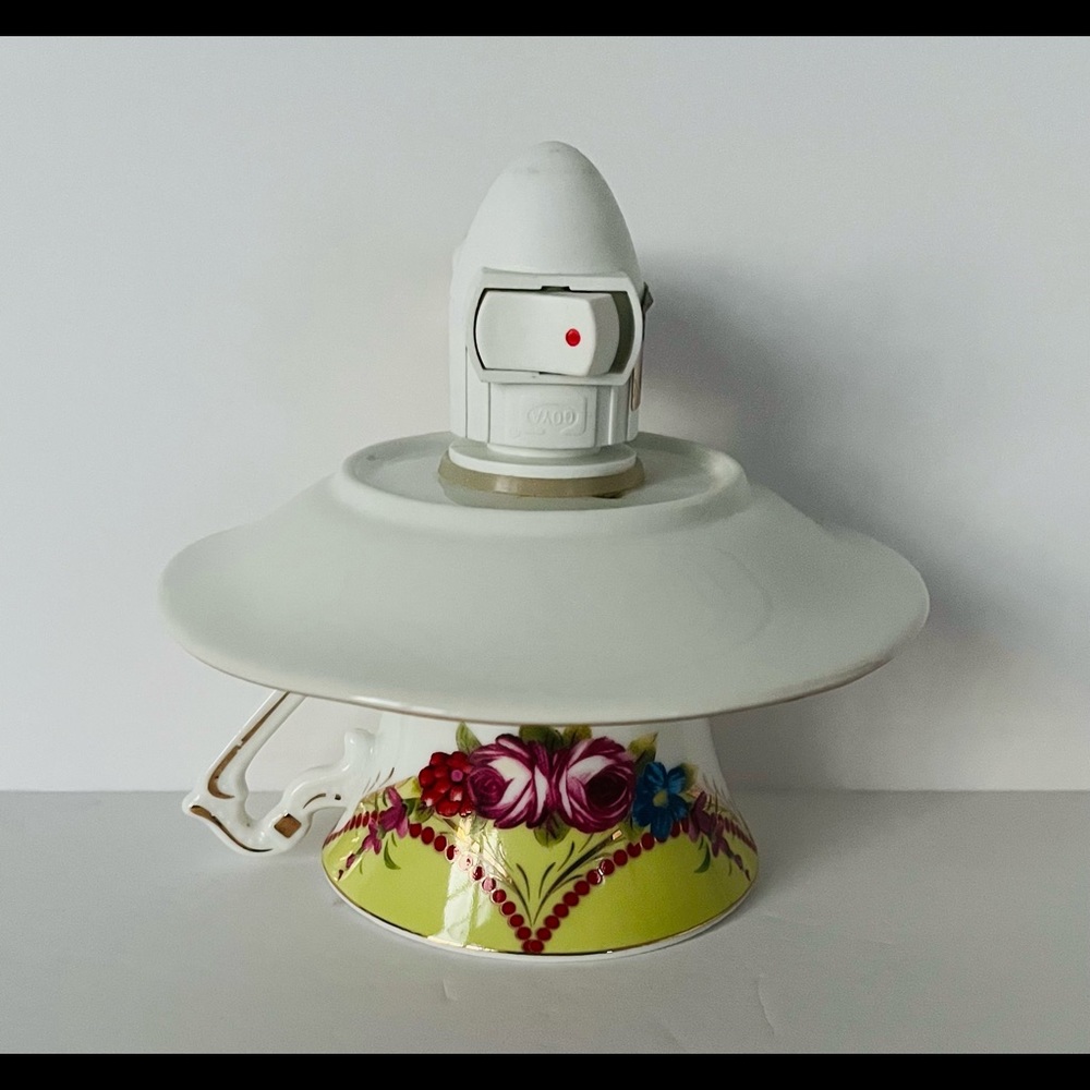 Sorelle Fine Porcelain Mini Tea Cup Plug In Nightlight.  Great Working Condition